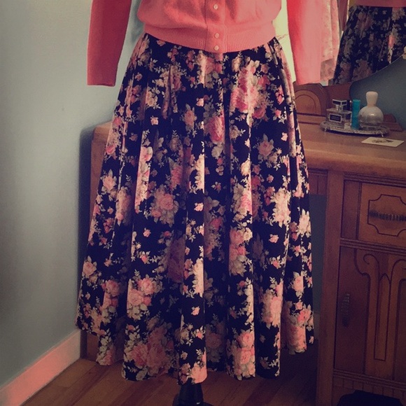 Collectif Dresses & Skirts - Collectif velvet skirt